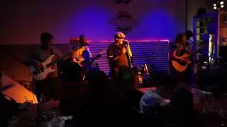 Entre can&iacute;bales, cover por ASAZ