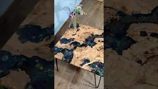 Resin and wood table with embedded flowers - Stunning craftsmanship! #resintable #resinart