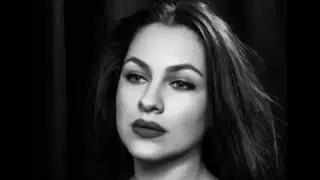 You are a beautiful woman /vous êtes une belle femme/ sei una bella donna/