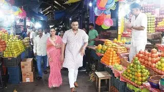 ಮೈಸೂರಿನ ದೇವರಾಜ ಮಾರುಕಟ್ಟೆಗೆ ಭೇಟಿ ನೀಡಿ ಸಾಮಾನ್ಯರಂತೆ ಸೊಪ್ಪು, ಹಣ್ಣು ಖರೀದಿಸಿದ ಯದುವೀರ್ ದಂಪತಿ