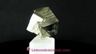 Macle de pyrite localit&eacute; classique de Navajun en Espagne&nbsp;ann&eacute;e&nbsp;2003.