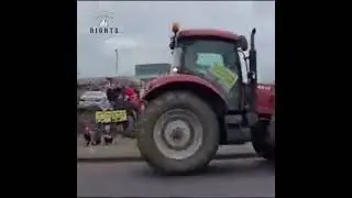 Powerful scene in Ireland as 2000 farmers unite in protest against new rules in their livelihoods.