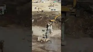 Caterpillar 854K Wheel Loader pushing crushed rocks from jaw crusher #shorts