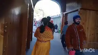 গঙ্গোত্রী যাওয়ার পথে রাস্তার অপূর্ব সৌন্দর্য দেখে মন্দিরে প্রবেশ করলাম।
