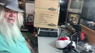 Мир Коммодора - Рассматривая сокровища с бесплатного стола 1541 C64 Vic-20 - Эпизод 3752