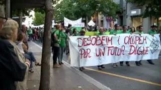 Desobe&iuml;m i okupem per un futur digne. Manifestaci&oacute; a Manresa