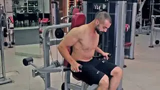Triceps dip machine &ndash; جهاز غطس الترايسبس