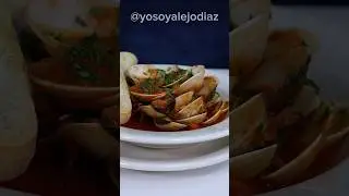 Almejas en salsa roja / ￼ clams in red sauce