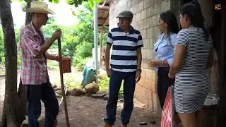 Suegro lo hace de menos por ser un simple campesino. Pero se lleva una sorpresa.