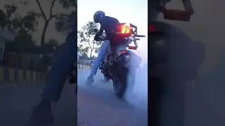 Heavy Burnout On Duke 390 😱 #burnout #stunt #duke390 #stuntriders #bikers