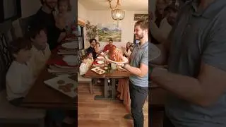 The #GalaxyZFold5 makes the perfect holiday dinner! &lrm;@Samsung US&nbsp; 🔗 by-o #TeamGalaxy #SamsungPartner