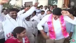 Trs senior leader chalapathi rao dance at telangana bhavan