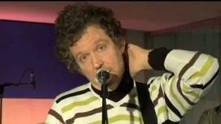 Martin Creed performs Thinking/Not Thinking