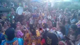 Des Braves Femmes Chantent , Fête De Figue , Village Lemsella , Illoula Oumalou , Bouzeguene
