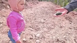 is she left handed?!  (EXPERIMENT)