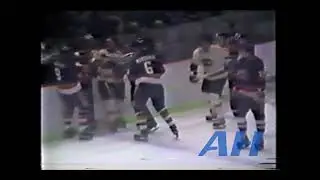 NHL Mar. 20, 1978 Bob Kelly,PHI v Garry Howatt,NYI (R) Philadelphia Flyers New York Islanders