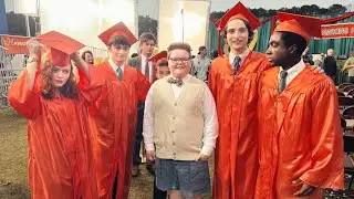 Фотографии со съемок 5 сезона сериала &laquo;Очень странные дела&raquo;: Милли Бобби Браун, Сэди Синк.