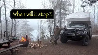 В 60 милях от глуши налетела жуткая метель! Кемпинг на легковом автомобиле Ram 5500 Northern Lite
