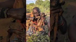 What??😳😲‼️ that's incredible delicious food 😋😘 Woman hadzabe tribe enjoying eating Traditional food.