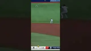 Jonathan Schoop makes a rare second baseman play!