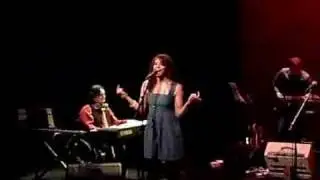 Bente Dijkman singing 'One of these days' (Room Eleven)