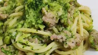 Spaghetti con broccoli e salsiccia
