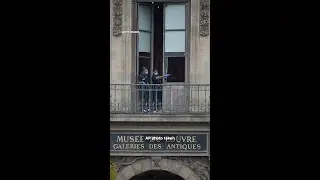 CNN tracks down French teenager in viral photo