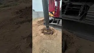 SR125 rotary drilling rig has a piling depth of 25m, a piling diameter of 2m,
