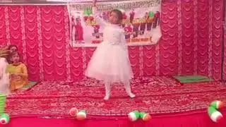 Papa mere papa First stage performance of my little princess 😘😘😘😘