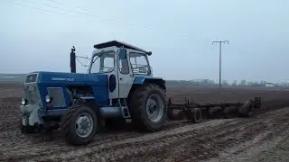 ZT 303 D beim Pflügen mit B 200