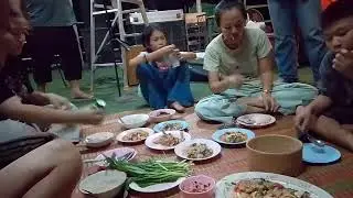 กินข้าวแลงพาใหญ่กับลูกหลาน