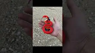 Got a red snake in my hand