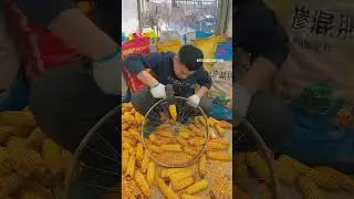 New way of peeling corn भुट्टा छिलने का नया तरीका #corn
