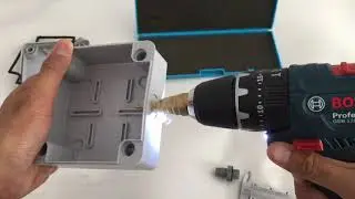 Установите наружный соединительный кабельный ввод в специальное отверстие водонепроницаемой распр...