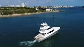 Viking Yachts 92 Sky Bridge