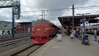 Nohab Di3 with the Steel Carriage Train Departs Lillestr&oslash;m Station with a honk - 10.5.2025 