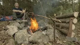 Solo Camping Under a Tree  - Improvised Shelter, Hidden Finds & Smoked Ribs