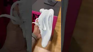 Nike A&rsquo;One Pearl In Hand Look