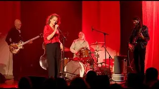 VanWyck - High School Gym Wall (Live at TivoliVredenburg - Instant Classics)