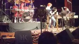 Bassist Dave 'Taif' Ball with Barbara Thompson's Paraphernalia - Shifting Sands solos pt 2 of 2