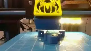 PCB-vise-base-ENDER-2-PLA-blau-normal | 3D Printed with AstroPrint