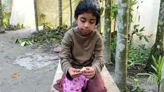 Peeling tamarind