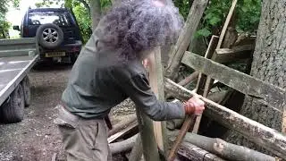 Rob Ley cleaving an ash trunk with froe and mallet