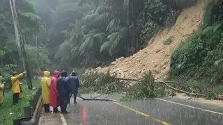 CUACA KEMBALI MEMBURUK‼️Terekam Jelas, Detik Detik Longsor Di Depan Mata Di Tanjakan Sitinjau Lauik