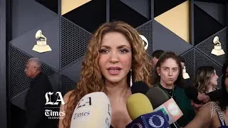 Shakira en la alfombra roja de los Grammy