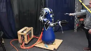 Servoing Task Space Control of a Large Scale, Soft Serial Manipulator - King Louie