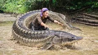 Catching 3000kg+ Giant Carp, Catfish & Tilapia by Hand, Cooking Bamboo Shoot Fish Soup for My Kids