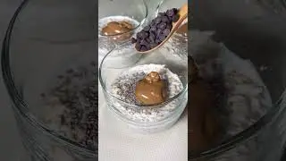 Peanut butter, honey, chocolate chip overnight oats #asmr #overnightoats #breakfast #oatmeal