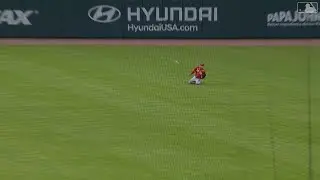 Nick Senzel makes sliding grab in center