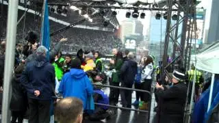 2014 NFC Championship - Paul Allen raising the 12th man flag